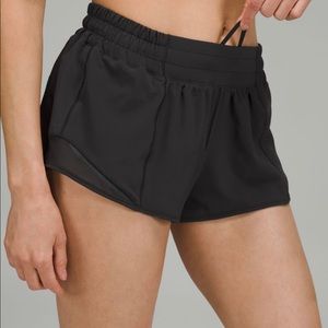 Lululemon Black Hotty Hot 2.5” shorts